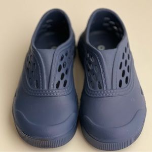 OSHKOSH Toddler boy’s Raye Water Shoes size 9